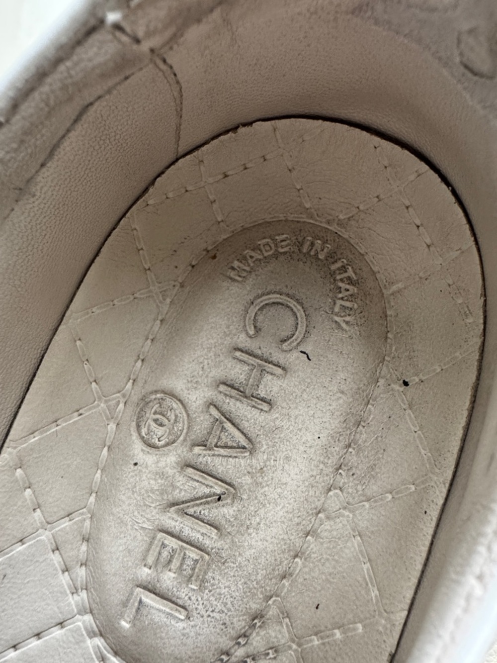 CHANEL White Leather CC Logo Low-Top Sneakers - Classic Lace-Up - Picture 8 of 10